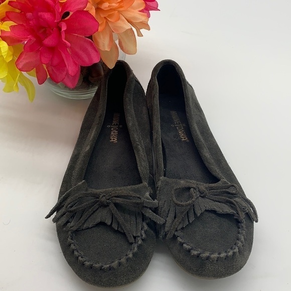 Minnetonka gray suede moccasin 69784 Sz 6.5. MOC0605 - Picture 1 of 6